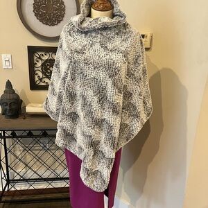 Johnston & Murphy Gray and White Knit Poncho reversible